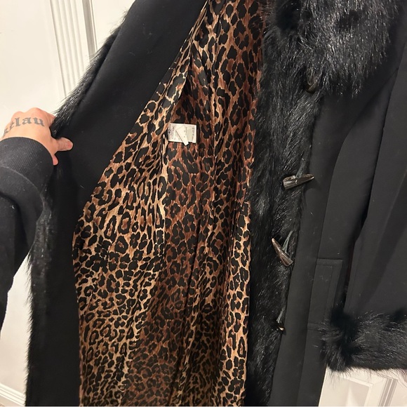 Dolce & Gabbana Vintage Black Wool Coat with Fur Trim – Made in Italy (IT 40) - Picture 13 of 16